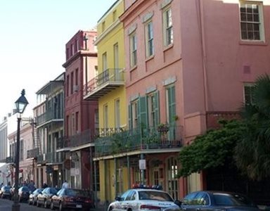 Colorful_houses_in_New_Orleans.jpg